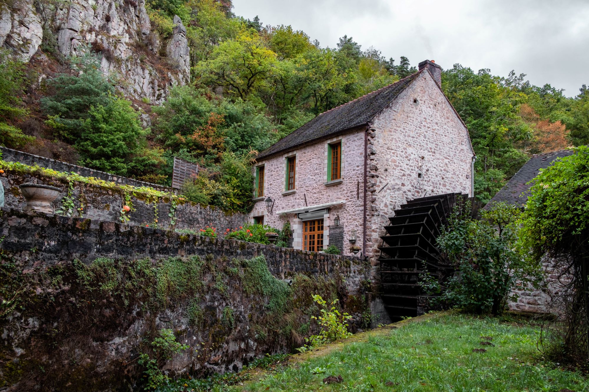 Замки, аббатства и шато. Аутентичные исторические городки и деревни Франции, где словно попадаешь в прошлое